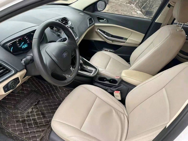 珠海17年福特福睿斯4