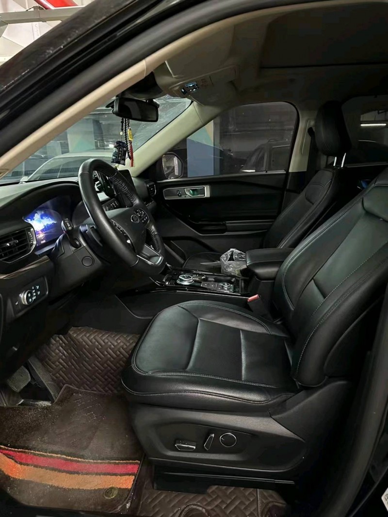 重庆21年福特探险者5