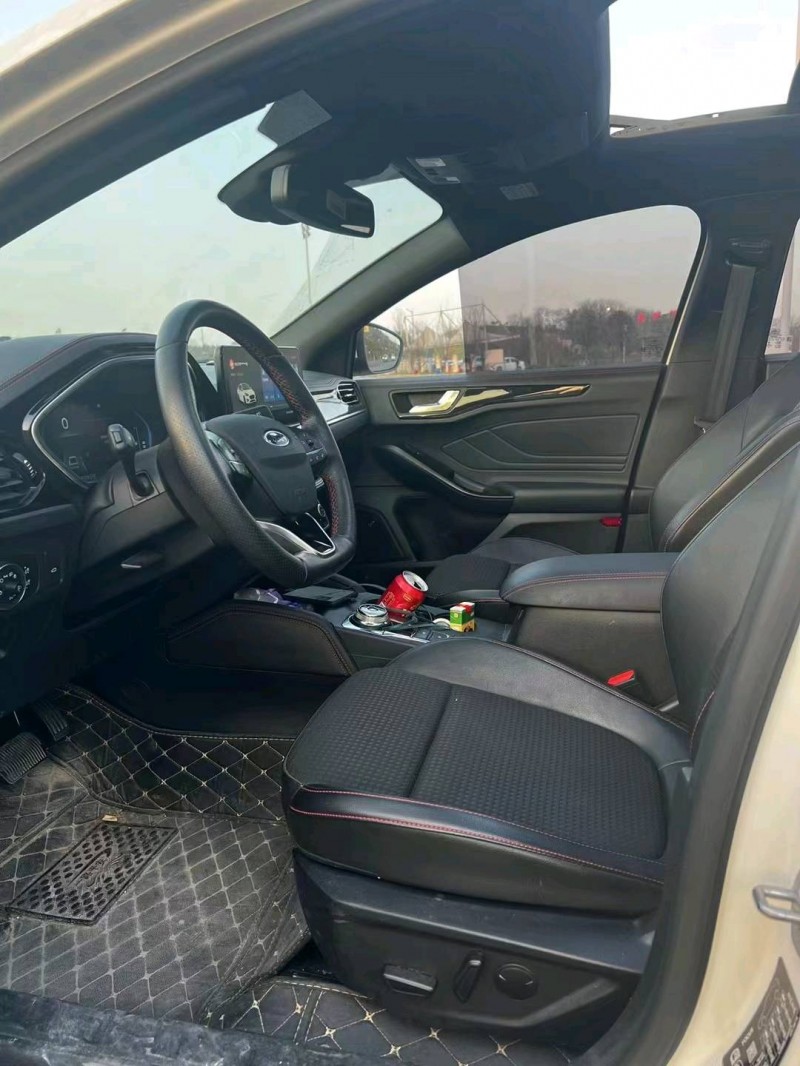 重庆22年福特福克斯5