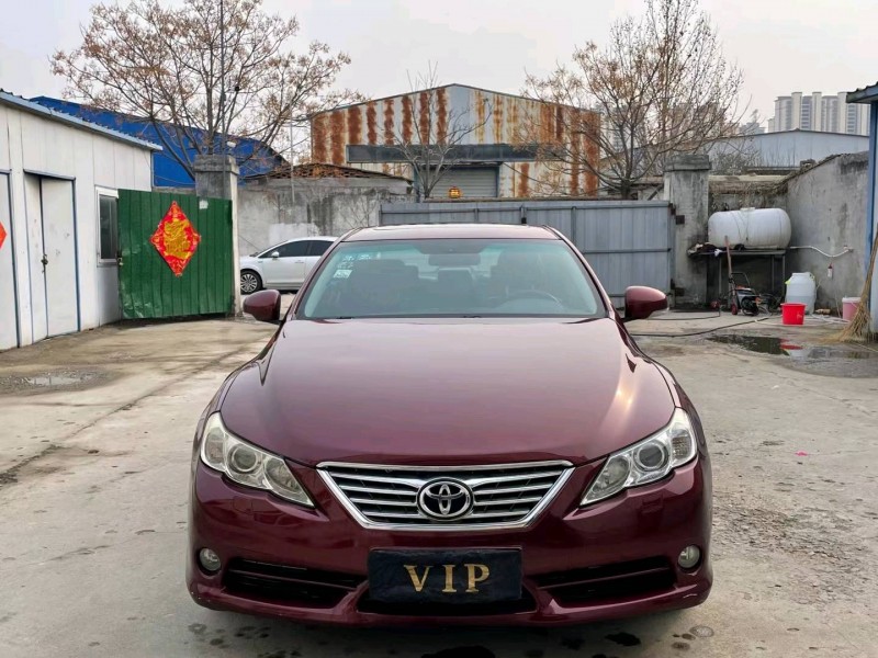 济宁12年丰田锐志1