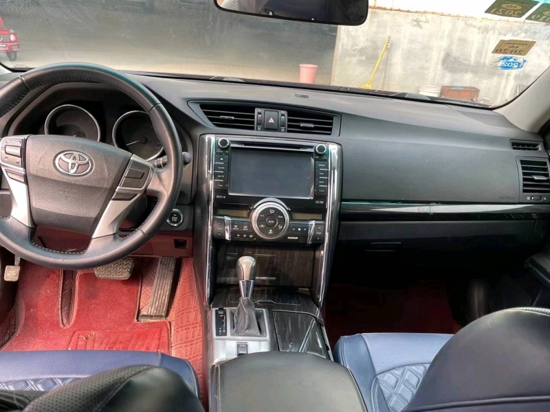 济宁12年丰田锐志4