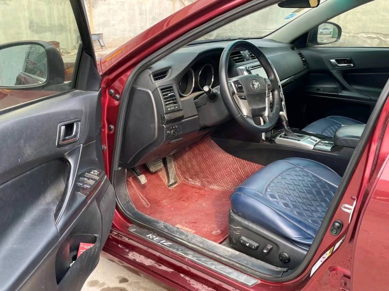 济宁12年丰田锐志6