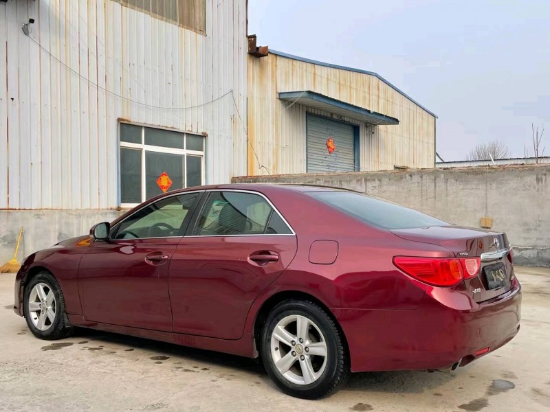 济宁12年丰田锐志7