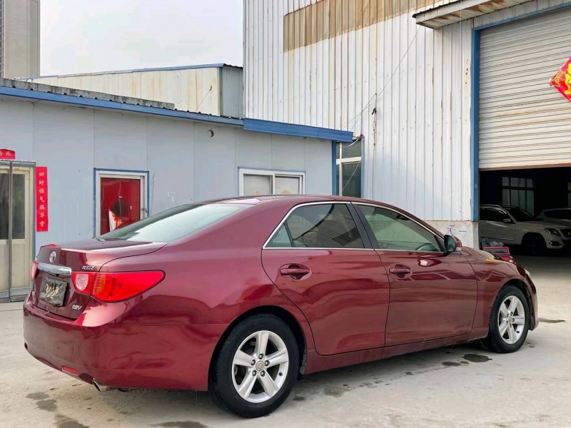 济宁12年丰田锐志8