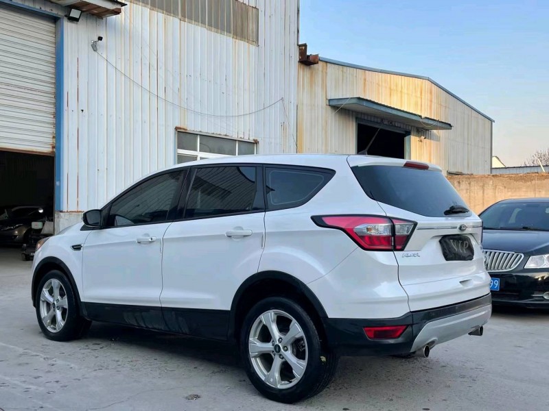 济宁17年福特翼虎7