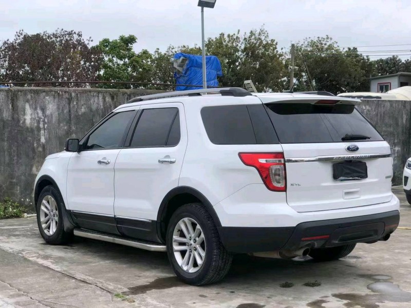 珠海15年福特探险者5