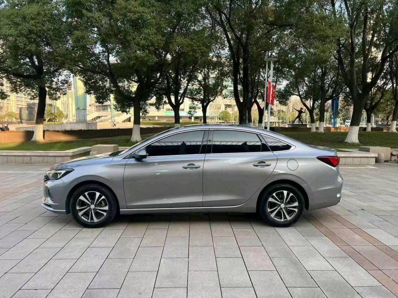 嘉興22年長安汽車逸動5