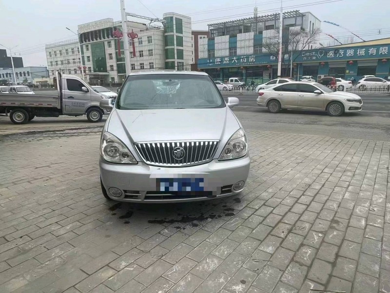 保定13年别克GL81