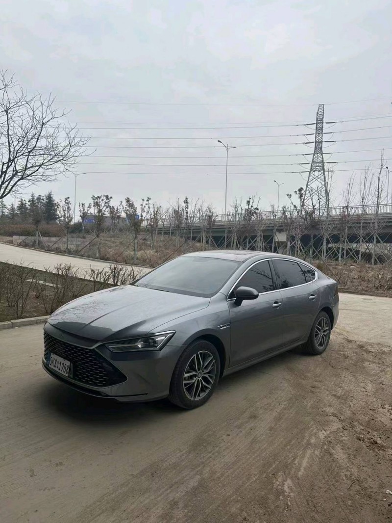 青岛23年比亚迪秦3