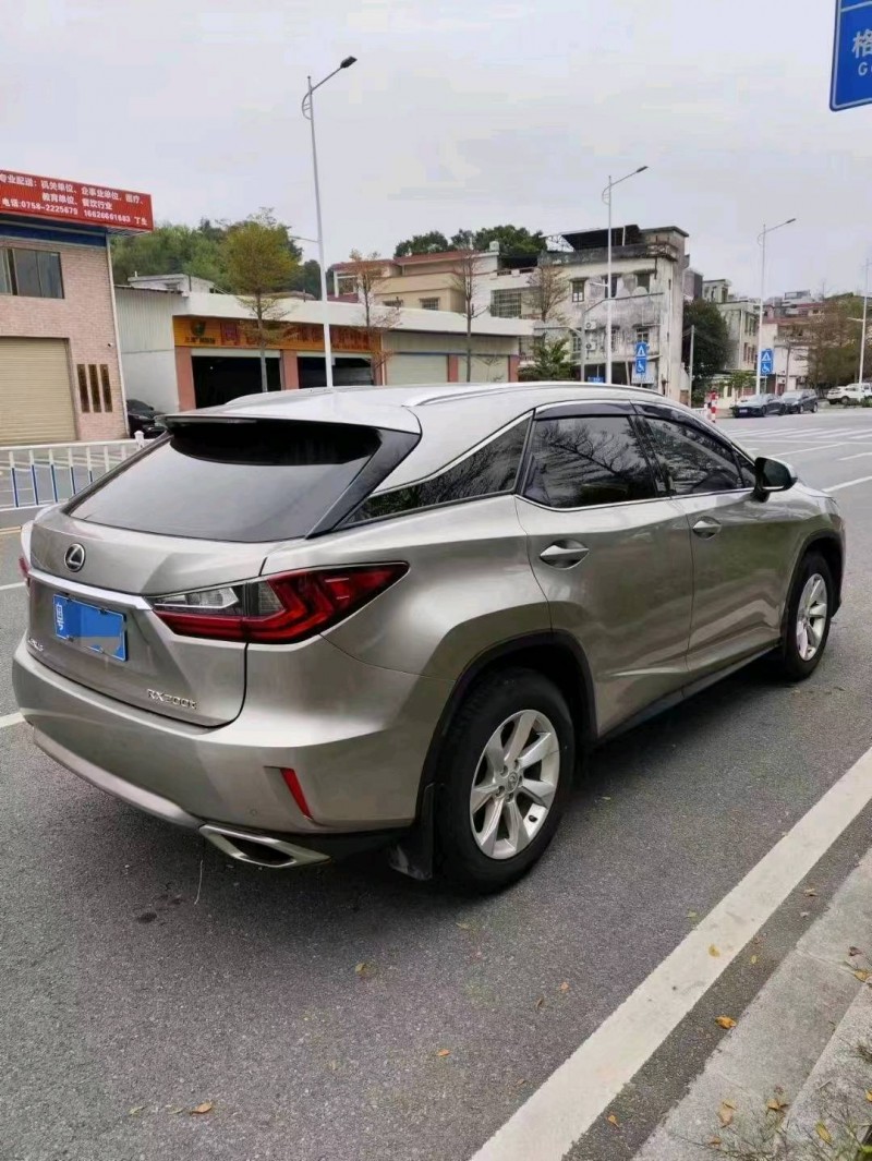 广州17年雷克萨斯RX7