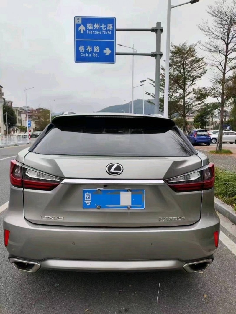 广州17年雷克萨斯RX8