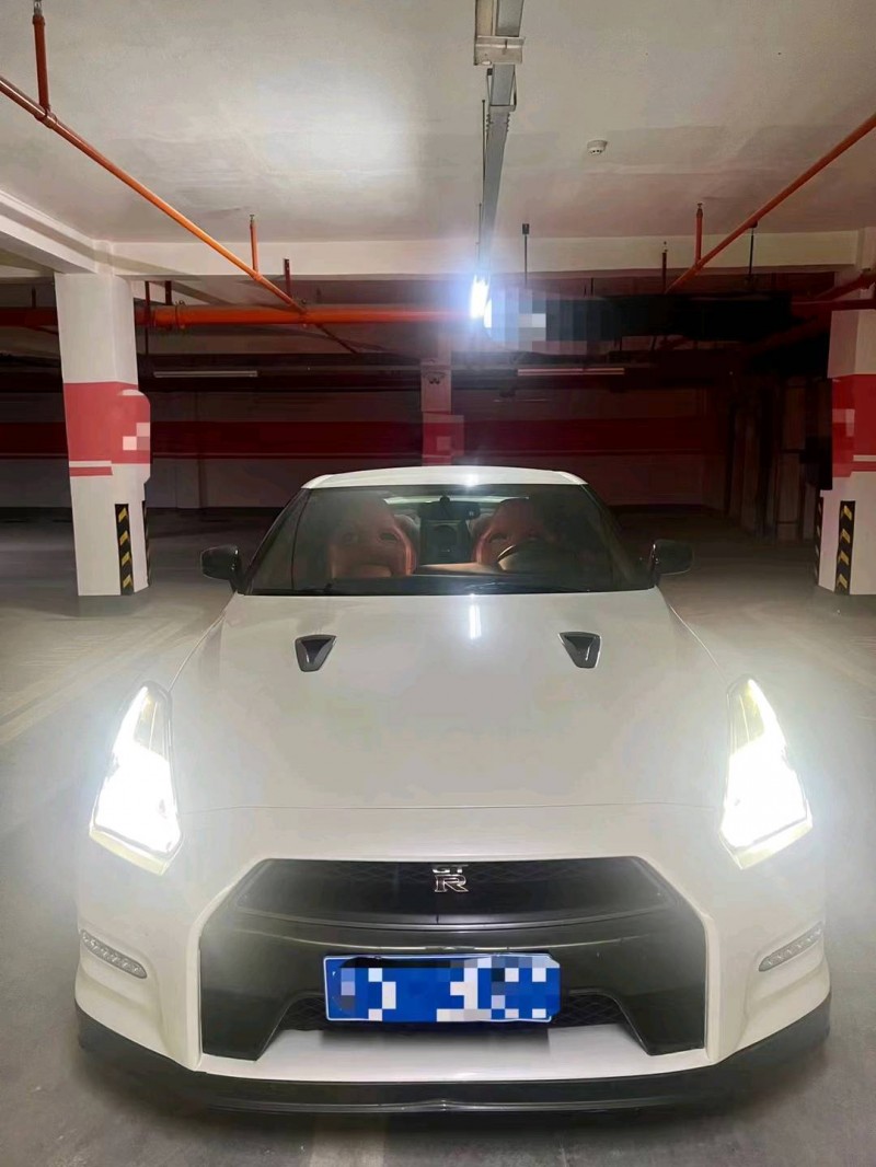 广州14年日产GT-R1