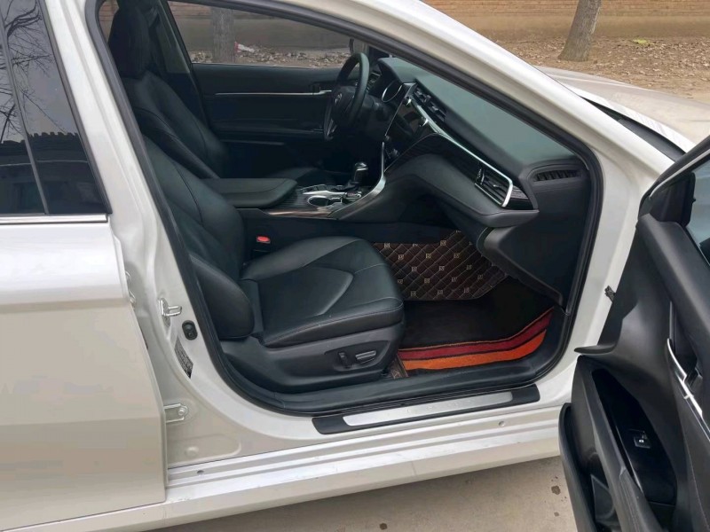 保定19年丰田凯美瑞6