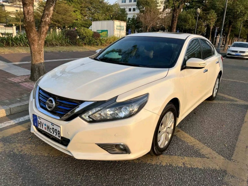 东莞18年日产天籁2