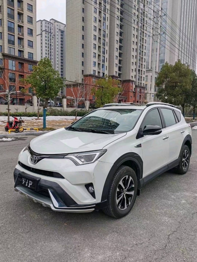 淮南18年豐田RAV42