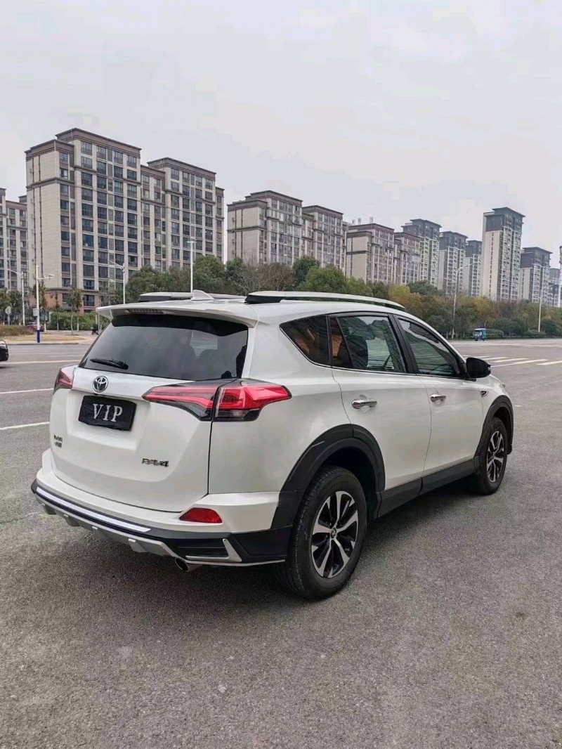淮南18年豐田RAV47