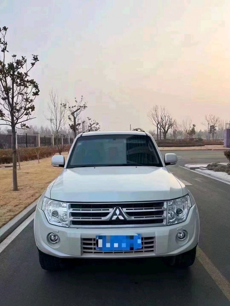 东营14年三菱帕杰罗1