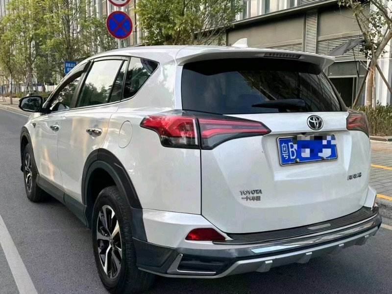 广州18年丰田RAV4荣放7
