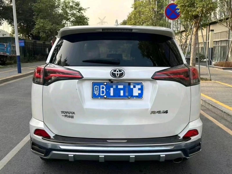 广州18年丰田RAV4荣放9