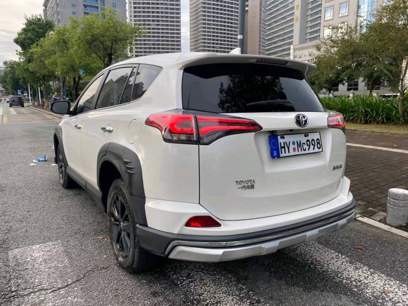 东莞19年丰田RAV4荣放8