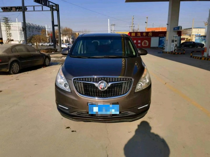 保定18年别克GL81