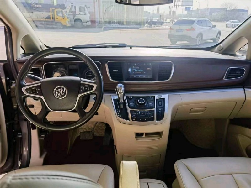 保定18年别克GL87