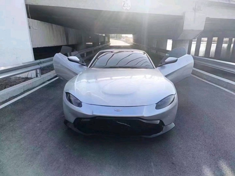枣庄19年阿斯顿·马丁V8 Vantage2