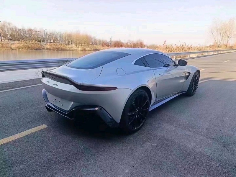 枣庄19年阿斯顿·马丁V8 Vantage3