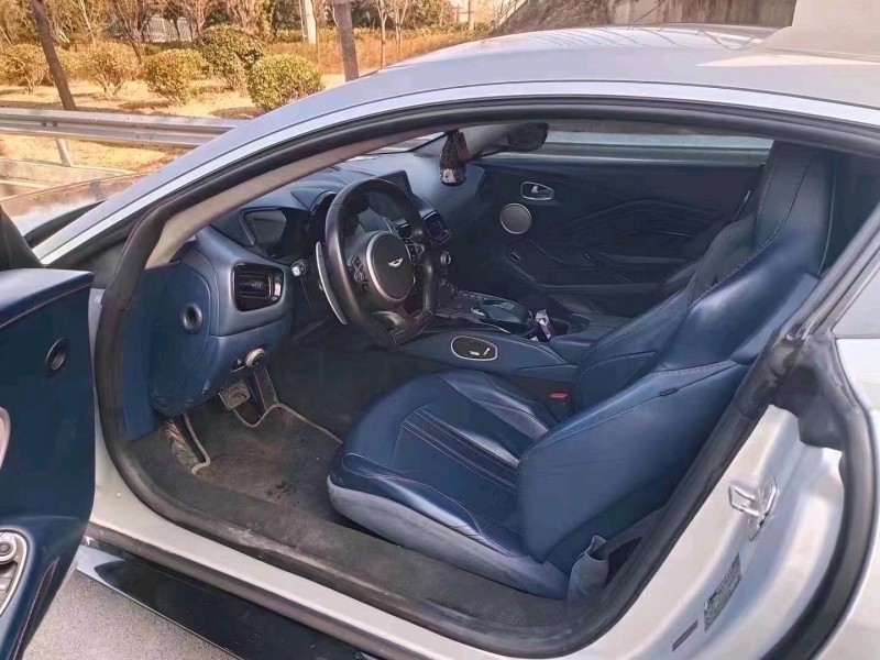 枣庄19年阿斯顿·马丁V8 Vantage5