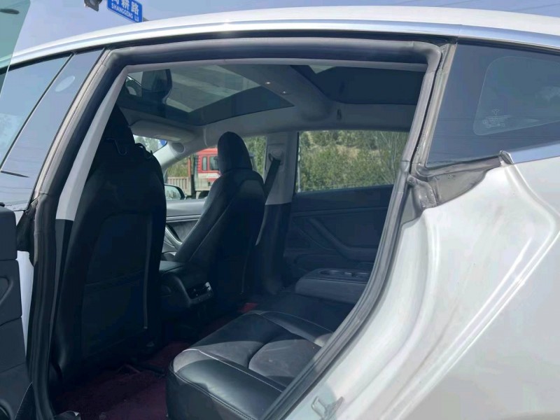 咸陽19年特斯拉MODEL 35