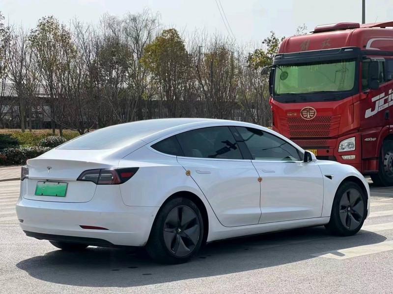 咸陽19年特斯拉MODEL 37
