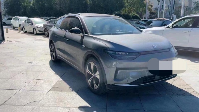 深圳22年零跑汽車C112