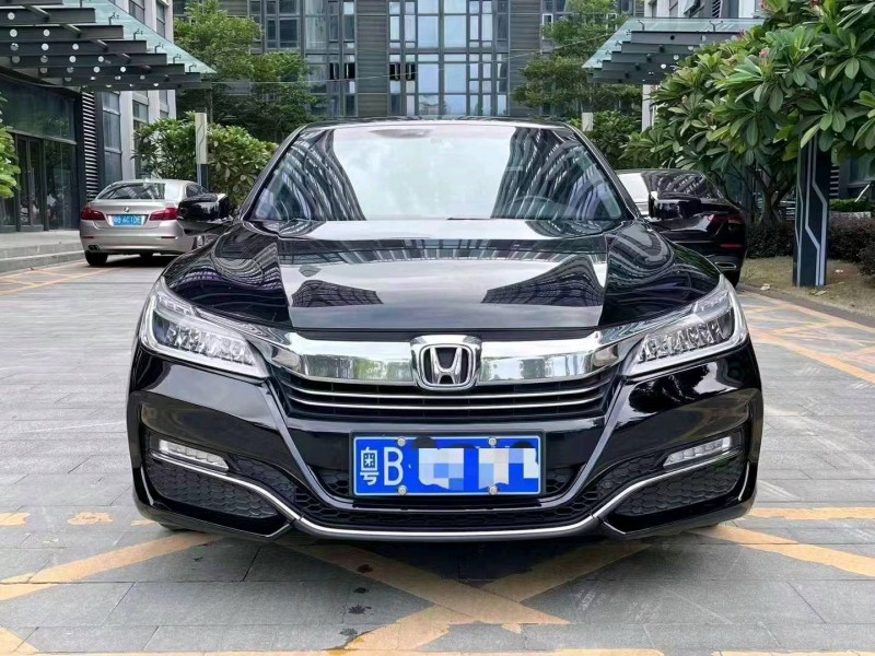 珠海17年本田雅阁1