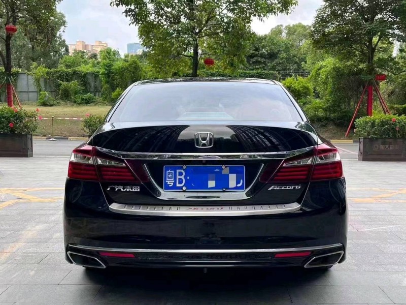 珠海17年本田雅阁4