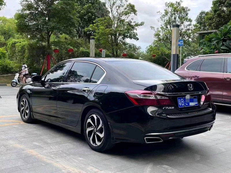 珠海17年本田雅阁5