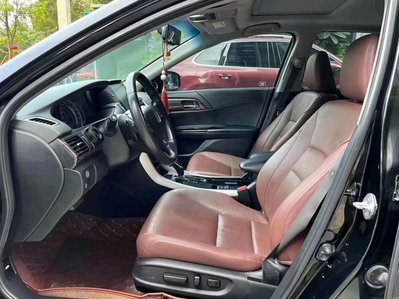 珠海17年本田雅阁8