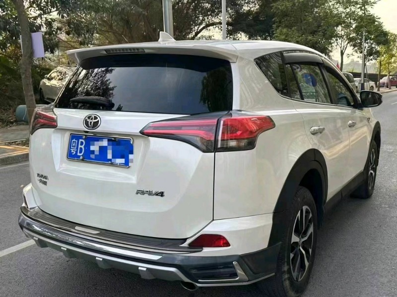 湛江18年豐田RAV4榮放8