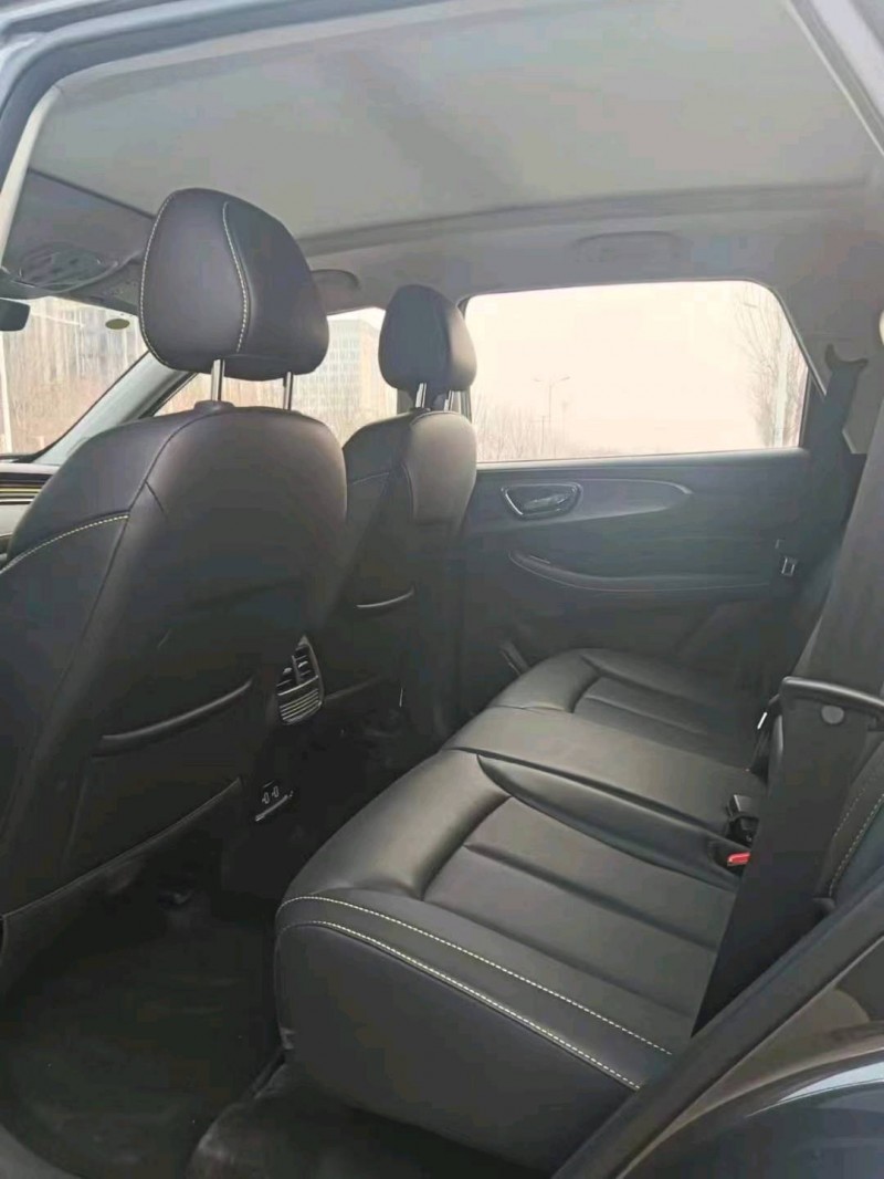 邯郸23年荣威RX55