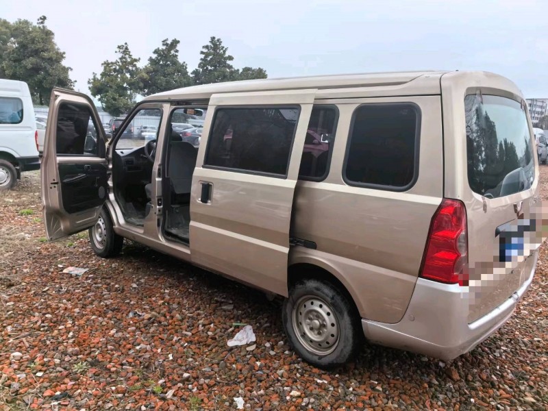 金華22年五菱汽車榮光8