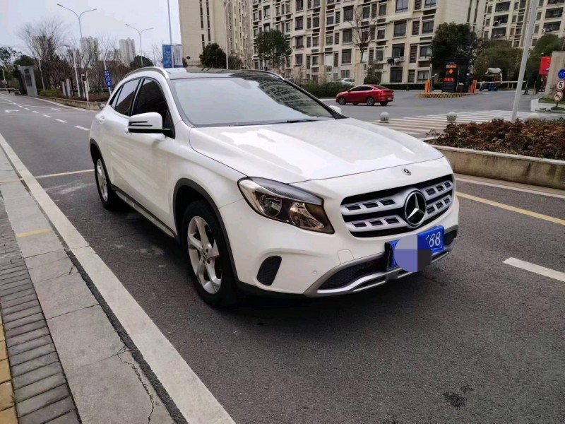 徐州18年奔驰GLA3