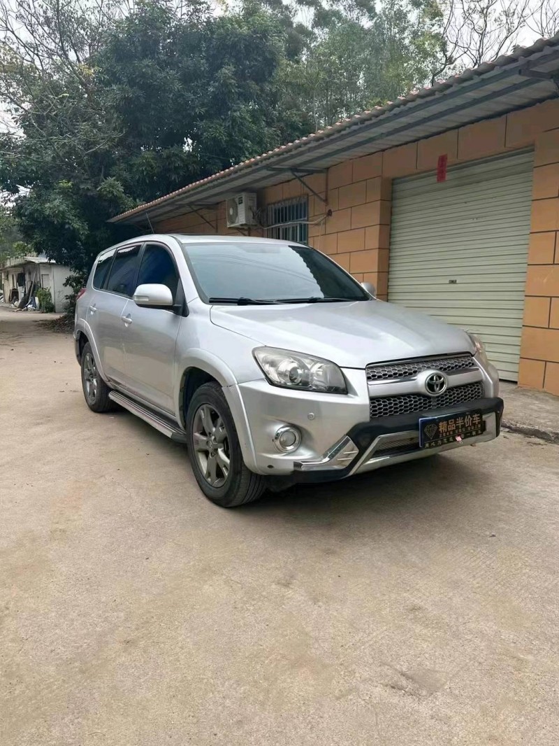 欽州13年豐田RAV42