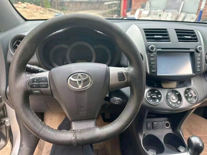 欽州13年豐田RAV46