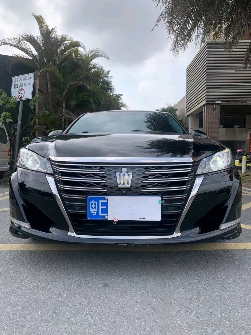 佛山19年丰田皇冠1