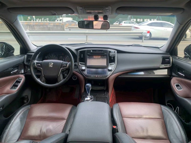 佛山19年丰田皇冠7