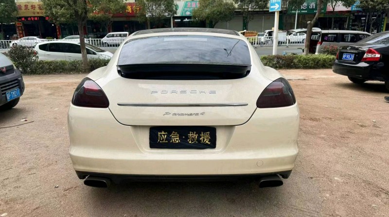 广州11年保时捷帕拉梅拉4