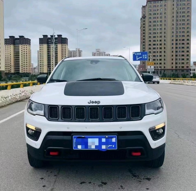 平涼17年Jeep指南者1