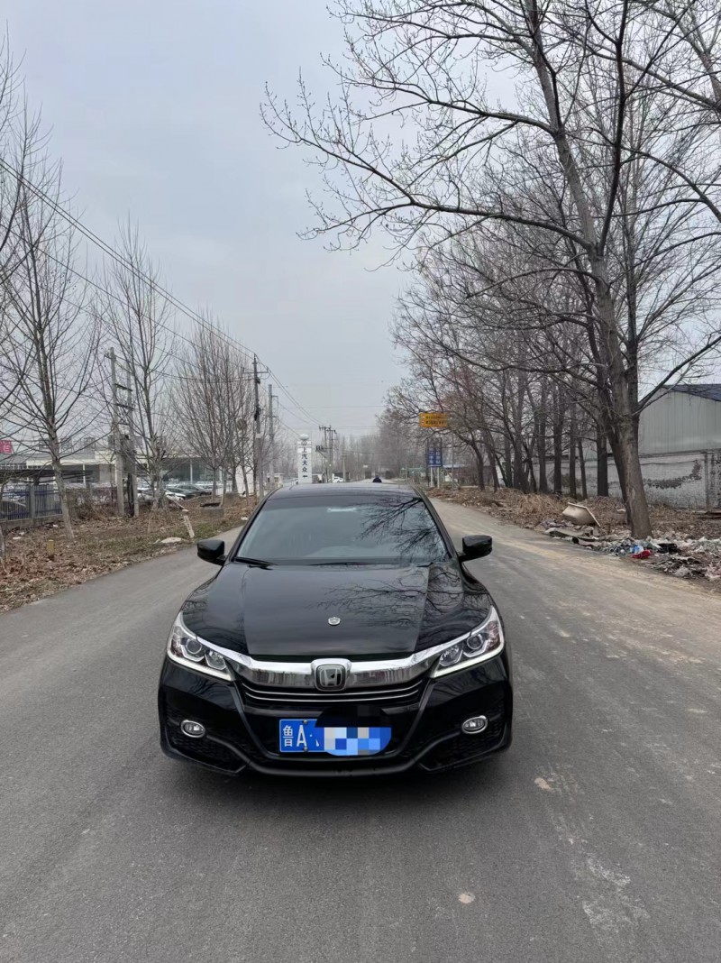 菏泽17年本田雅阁1