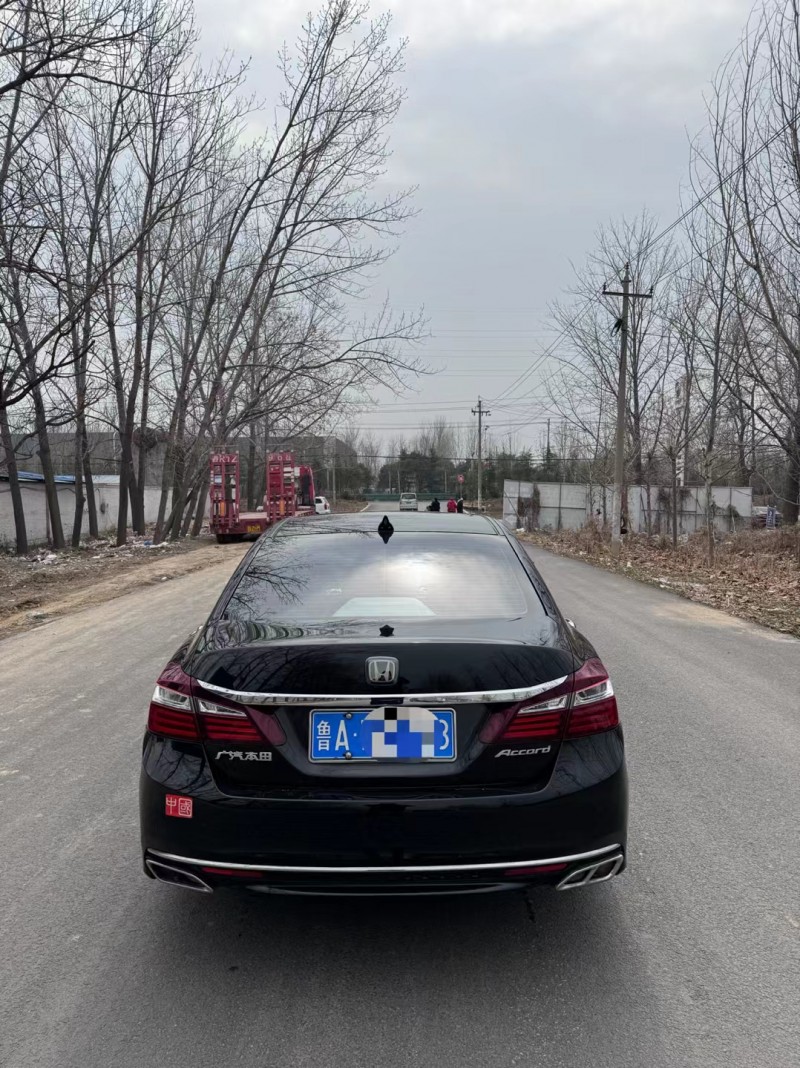 菏泽17年本田雅阁9