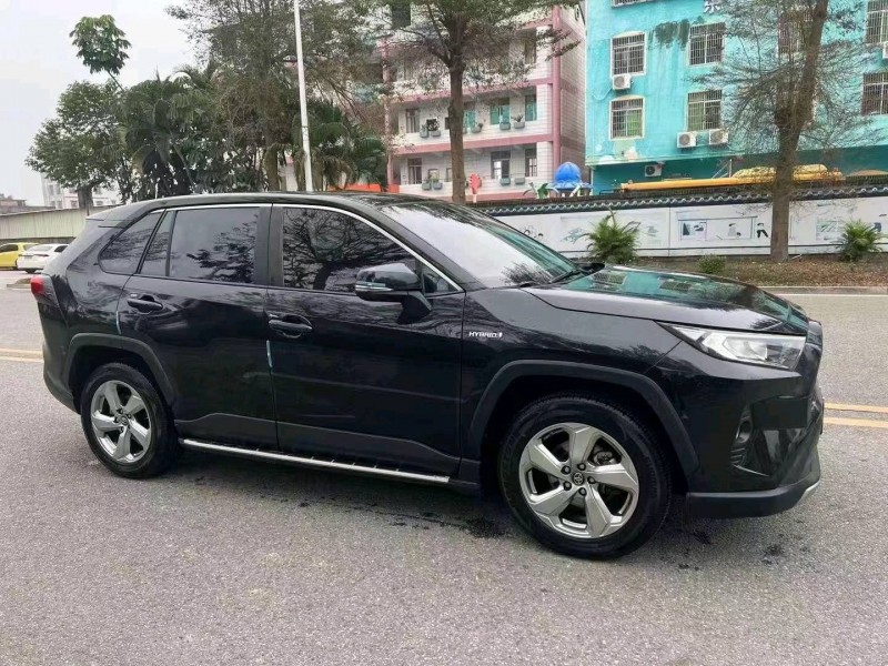 汕头22年丰田RAV4荣放9