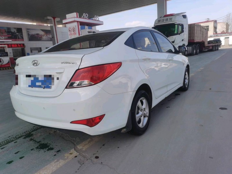 保定18年现代瑞纳4